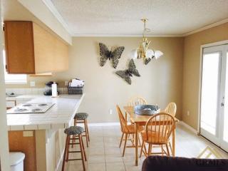 1724 Ocean View Dr, Bakersfield, CA 93307-8600