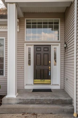 18 Vista Way, Bloomfield, CT 06002-5010