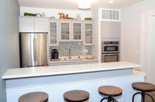435 Wells St, Delafield WI  53018-1418 exterior