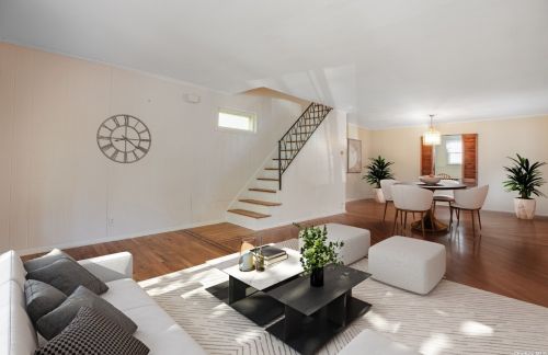 89-87 218th St, Jamaica, NY 11427-1131