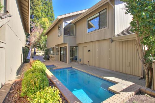 2021 Discovery Village Ln, Rancho Cordova CA  95670-3065 exterior