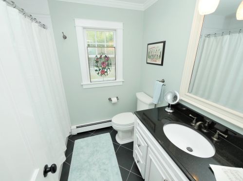 28 Little Harbor Rd, Mount Sinai NY  11766-1208 exterior