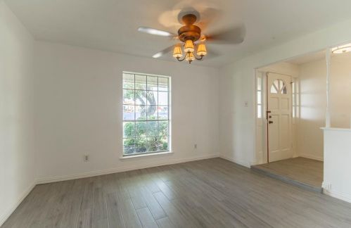 1309 Melrose Dr, Richardson TX  75080-3739 exterior