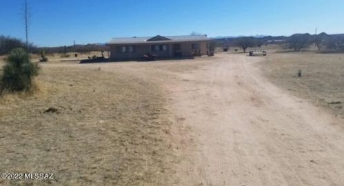 737 Greenleaf Rd, Mescal, AZ 85602-7418