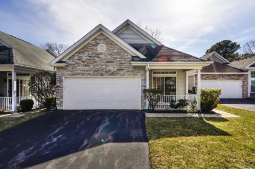 14 Plainview Ct, Panamoka, NY 11961-1642
