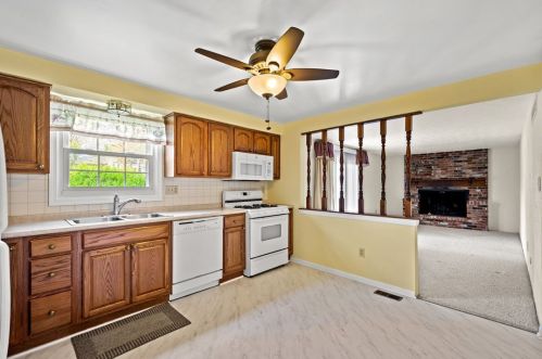 1220 Harvest Ct, Bridgeville PA  15017-1108 exterior