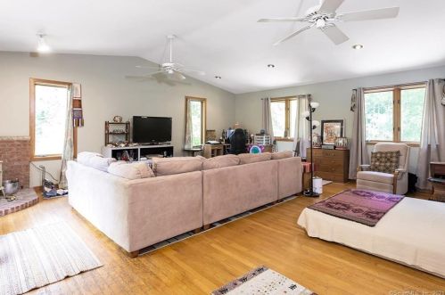 27 Bridge Rd, Upper Stepney CT  06468-2928 exterior