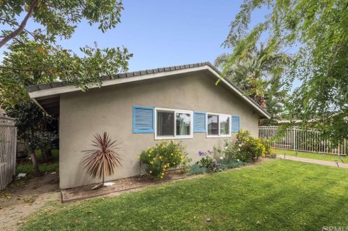 2552 Pine Ave, Long Beach, CA 90806-3036