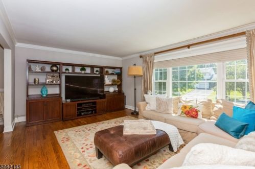 3 Gary Ct, Scotch Plains NJ  07076-2007 exterior