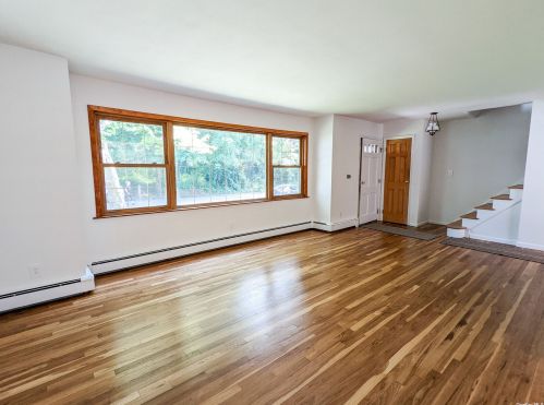 17 Torwood Ct, Huntington Station NY  11746-3811 exterior