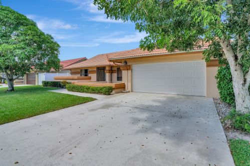 9501 Majestic Way, Boynton Beach FL  33437-3301 exterior