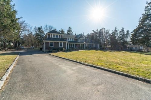 35 Chestnut Stump Rd, Northport, NY 11768-2622