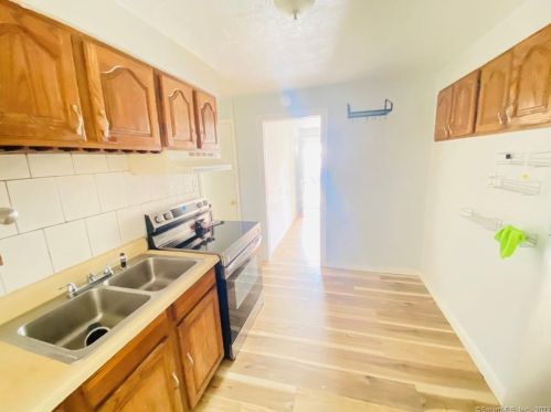 719 Queen St, Bridgeport CT  06606-3379 exterior