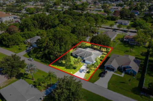 550 Billiar Ave, Fort Pierce, FL 34983-8729
