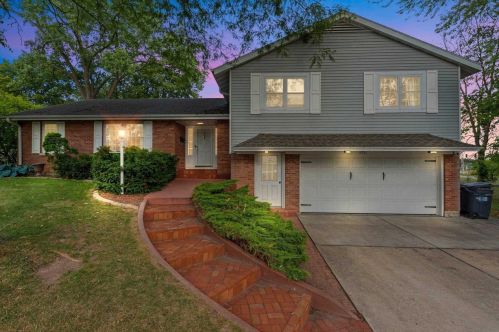 2711 Van Buren St, Green Bay, WI 54301-2915