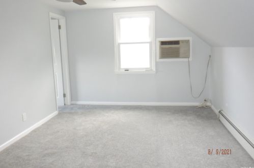 34 Liberty Ave, North Lindenhurst NY  11757-4824 exterior