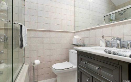 32 Leibrock Ave, North Lindenhurst NY 11757-1825 exterior