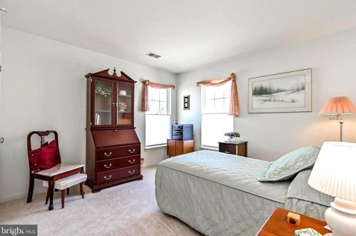 34 Stocks St, Lovettsville VA  20180-8640 exterior