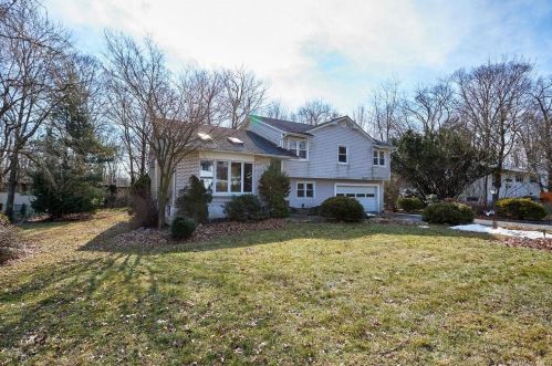 35 Gaby Ln, New Rochelle, NY 10804-1601