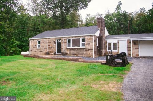 1655 Old Trail Rd, Etters PA  17319-9676 exterior