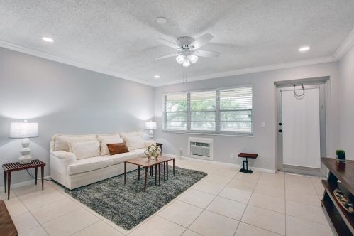 90 Kent F, West Palm Beach, FL 33417-1712