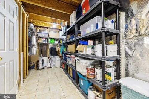 10056 Naughton Ct, Bristow VA  20136-3068 exterior