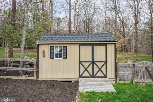 7905 Waterford Dr, Spotsylvania VA  22551-2204 exterior