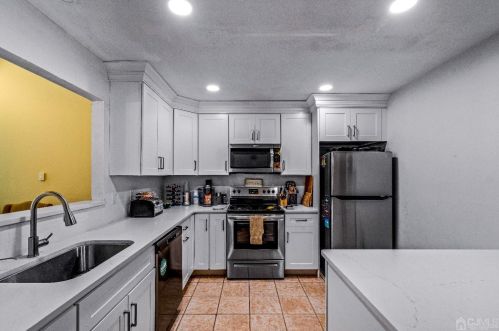 33 Rutledge Ct, East Brunswick NJ  08816-4020 exterior