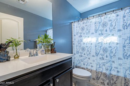 1945 77 Dr, Phoenix AZ 85033-2453 exterior