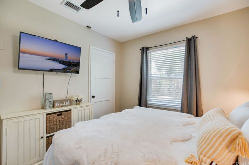 5719 Pennswood Ave, Lakewood CA  90712-1819 exterior