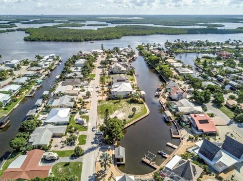 21571 Madera Rd, Fort Myers Beach, FL 33931-3911