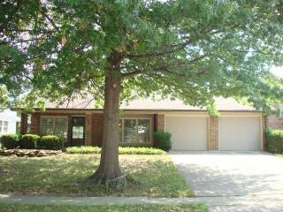 4644 Saron Dr, Lexington, KY 40515-6122