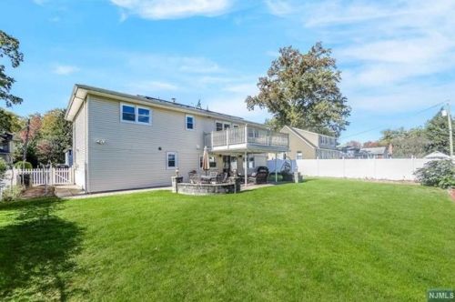335 Charles St, N Milford NJ  07646-1801 exterior