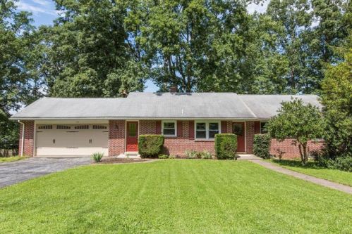 730 Maple St, Ephrata, PA 17522-2127