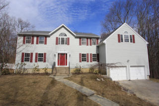 24 Arbor Ct, Whaley Lake, NY 12531-4604