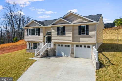 1198 Happy Ridge Dr, Front Royal VA  22630-5302 exterior