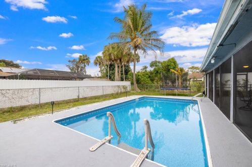 2437 42nd Ter, Naples, FL 34116-7025