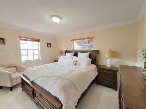 17 Suffolk Ave, Hialeah FL  33010-5035 exterior