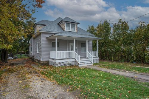 4 Brightside Ave, Central Islip NY  11722-2904 exterior