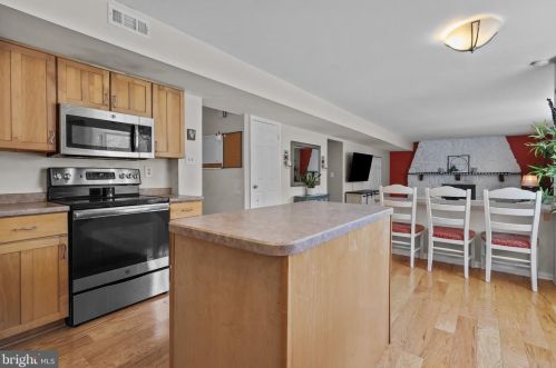 2 Elizabeth Ln, Southampton PA  18954-1011 exterior