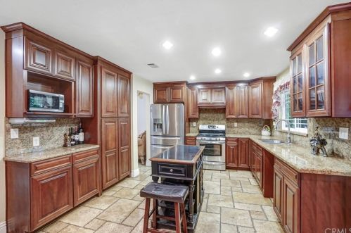 1104 Teakwood Ave, Rialto CA  92376-8754 exterior