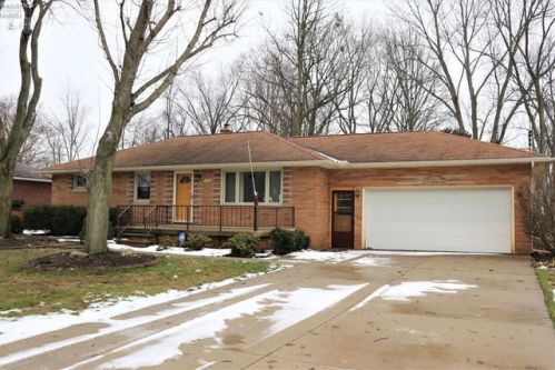 1010 Lancer Dr, Vermilion, OH 44001-2748