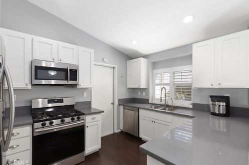 27093 Rainbow Crk Dr, Temecula CA 92591-4570 exterior