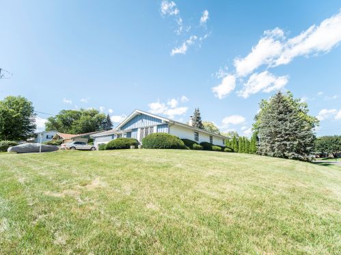9500 Debbie Ln, Milwaukee, WI 53224-4616