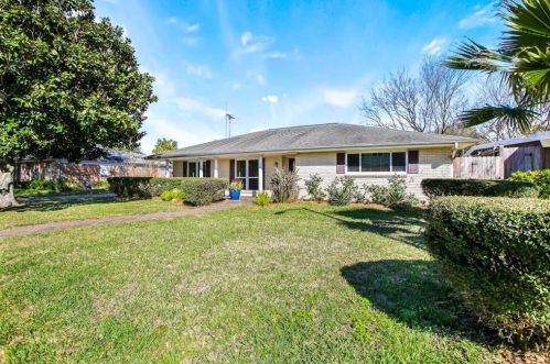 1410 Harbor View Dr, Galveston, TX 77550-3179
