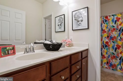 445 Lord Fairfax St, Charles Town WV  25414-2603 exterior