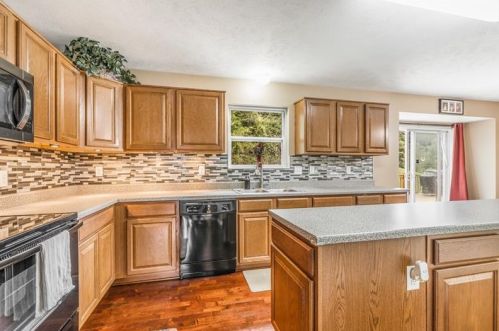 111 Tartan Rd, Gibsonia, PA 15044-9499