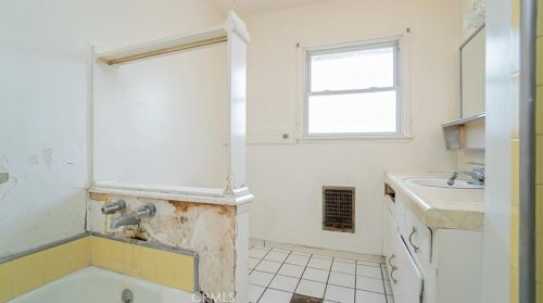 1118 Elgenia Ave, West Covina CA  91790-1320 exterior