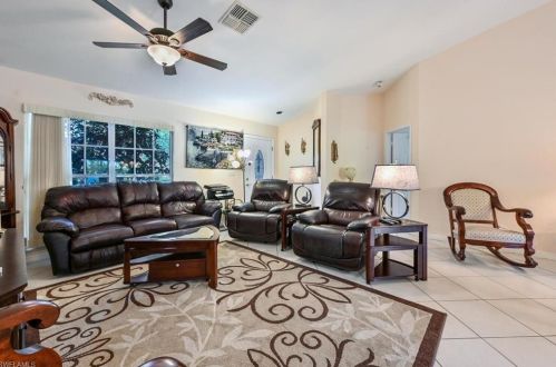 945 Charlemagne Blvd, Naples, FL 34112-7179