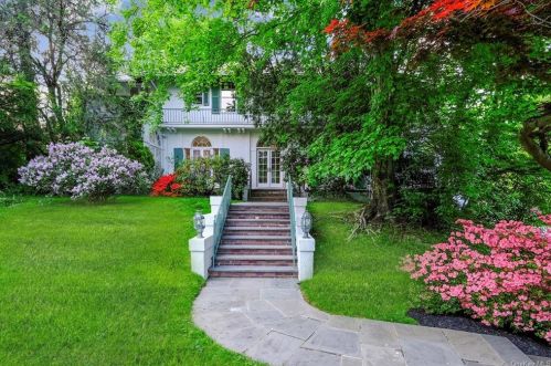 1 Obry Dr, Scarsdale, NY 10583-6007